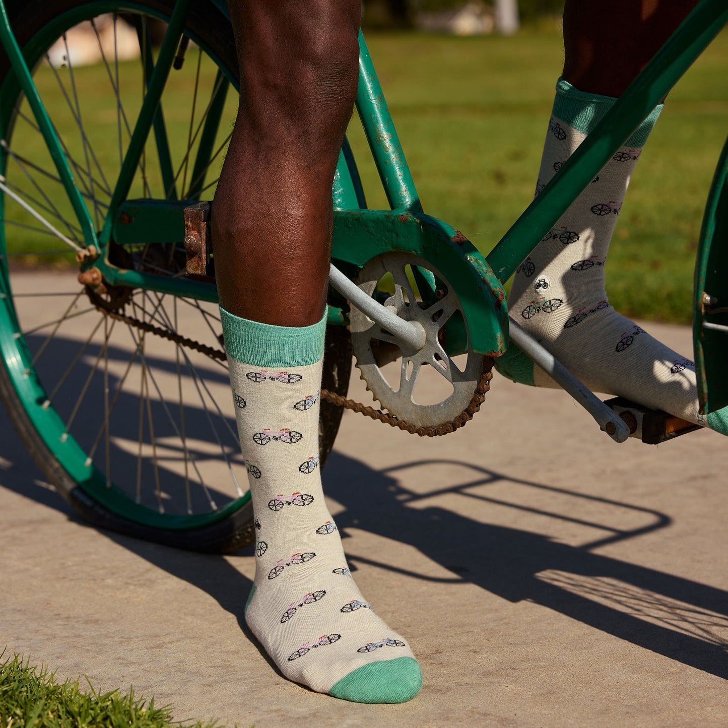 Socks that Support Youth Sports (Gray Basketballs)